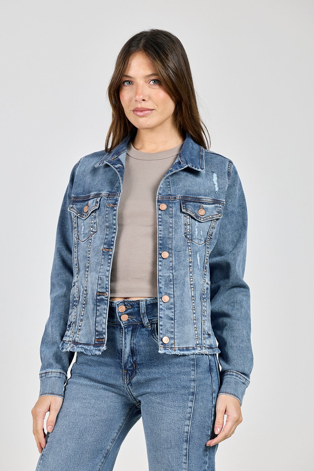 ART. 251 | CAMPERA CON ROTURA Y TACHA DEFLECADO ELASTIZADO