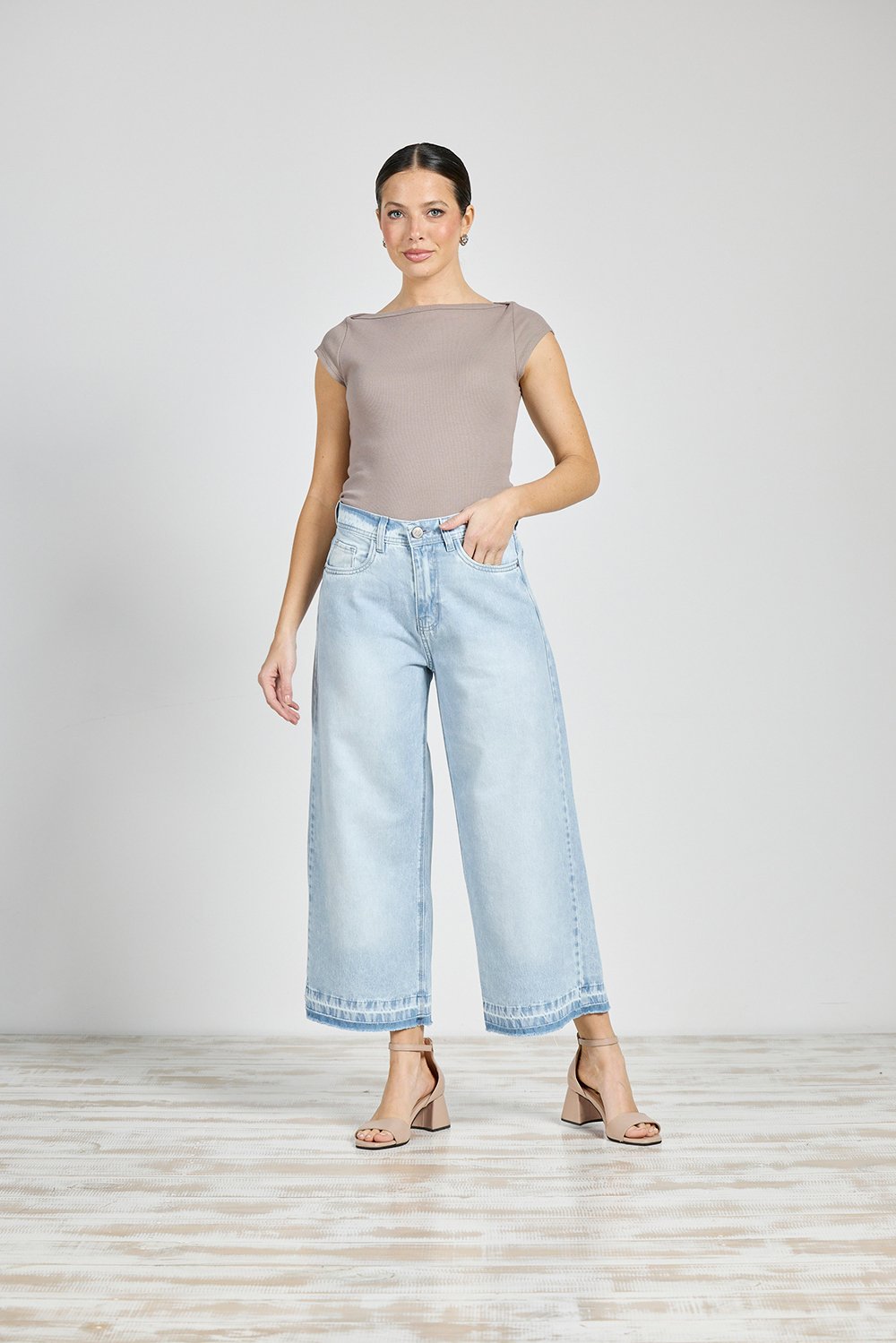 ART. 285 | WIDE LEG CROP CELESTE BOTA DESCOCIDA RÍGIDO