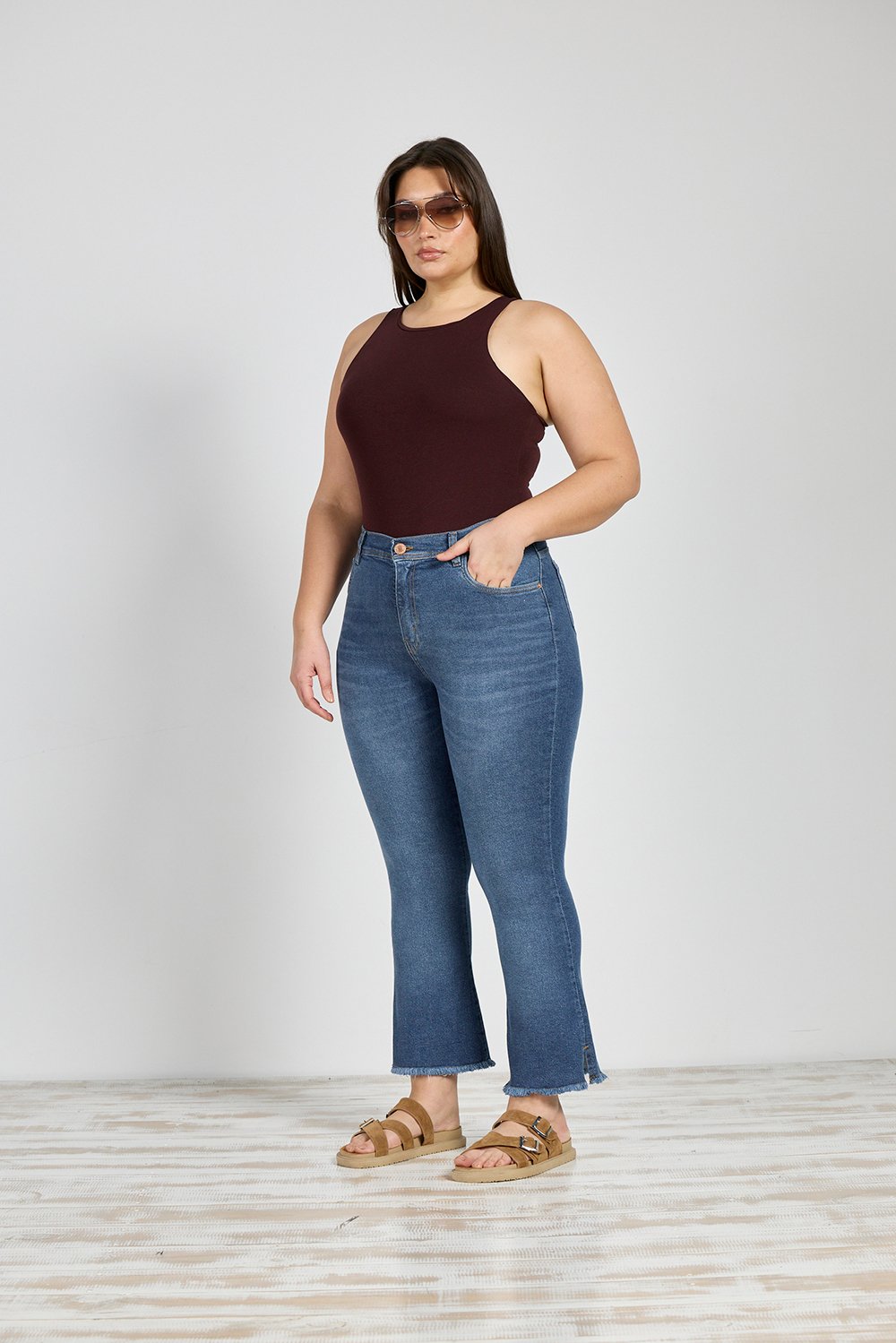 ART. 796 | CROP SEMI OXFORD STONE CON TAJO EN BOTA ELASTIZADO