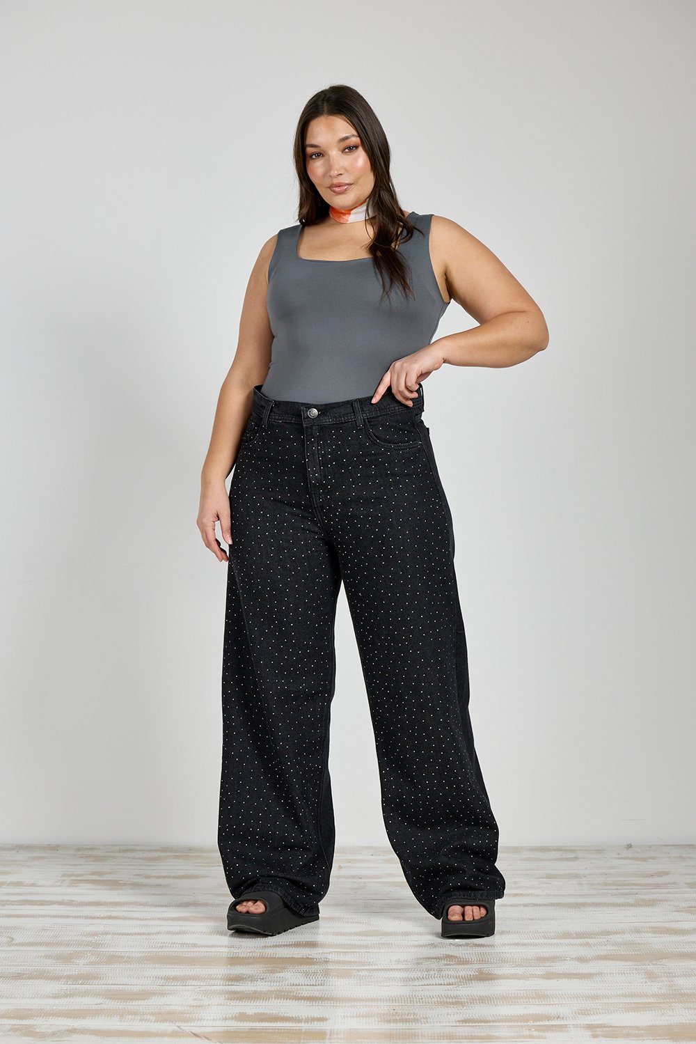 ART. 882 | WIDE LEG NEGRO CON STRAS RÍGIDO