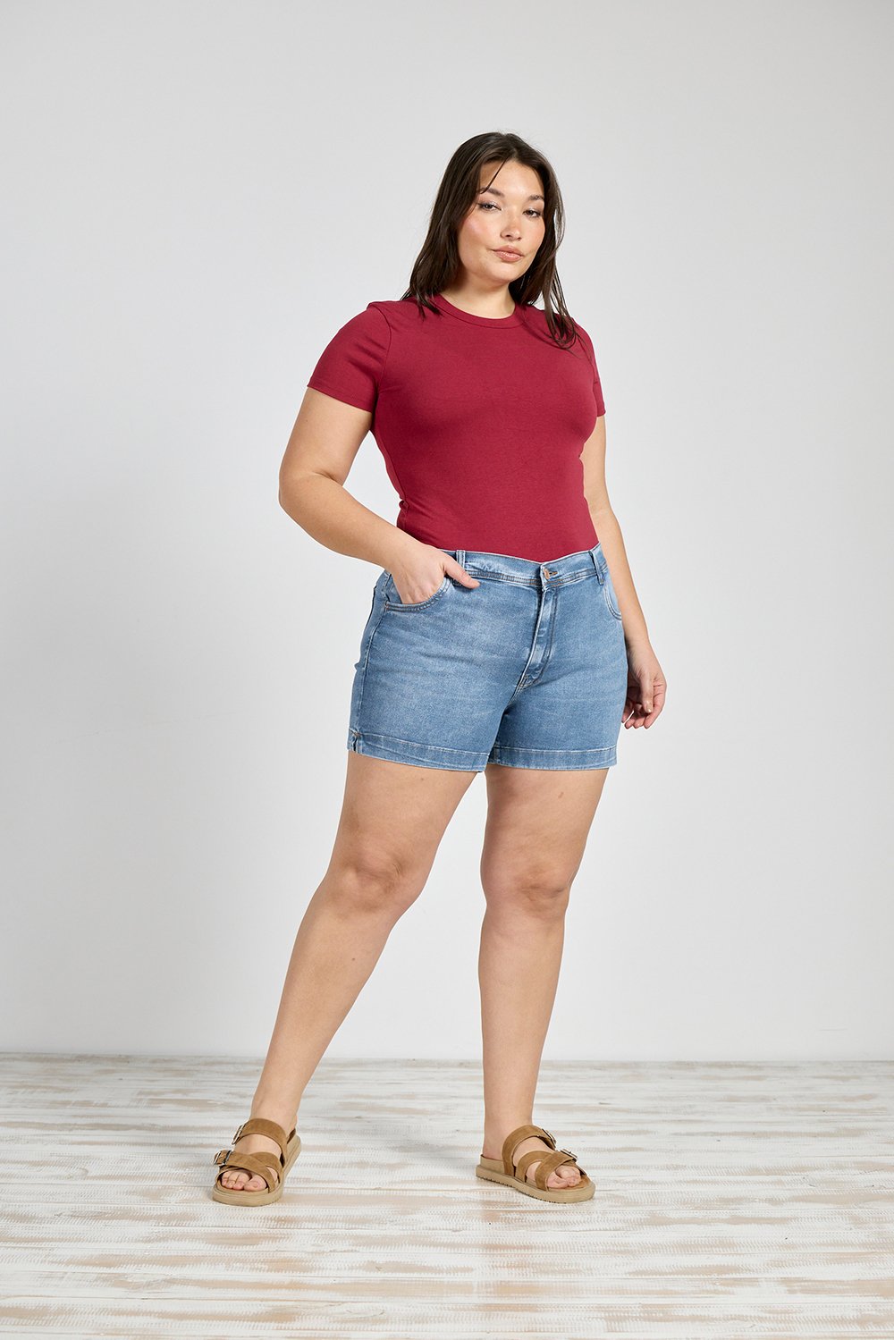 ART. M-559 | SHORT CLÁSICO STONE CON ABERTURA LATERAL ELASTIZADO