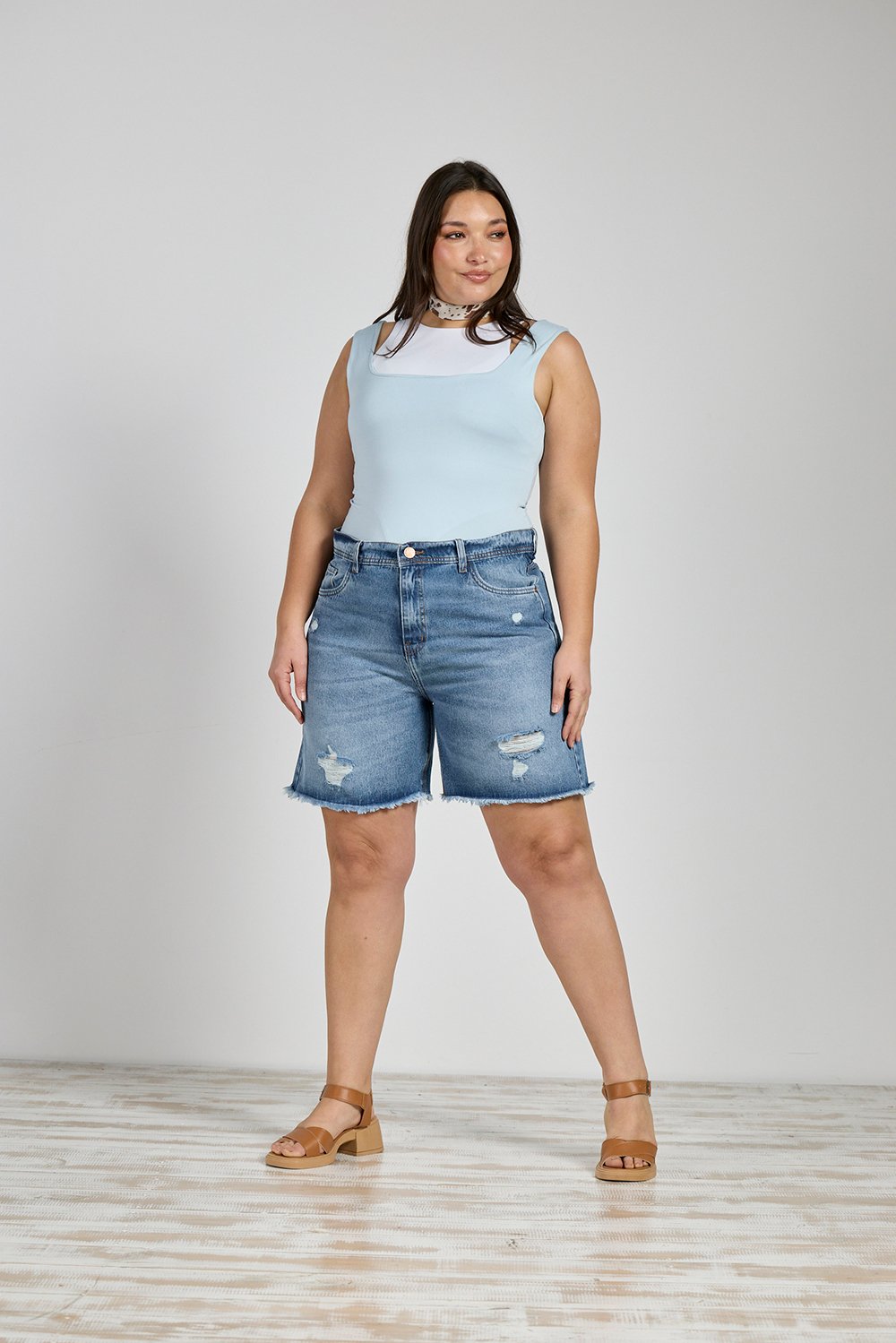 ART. M-561 | SHORT MOM FIT STONE CON ROTURA RÍGIDO