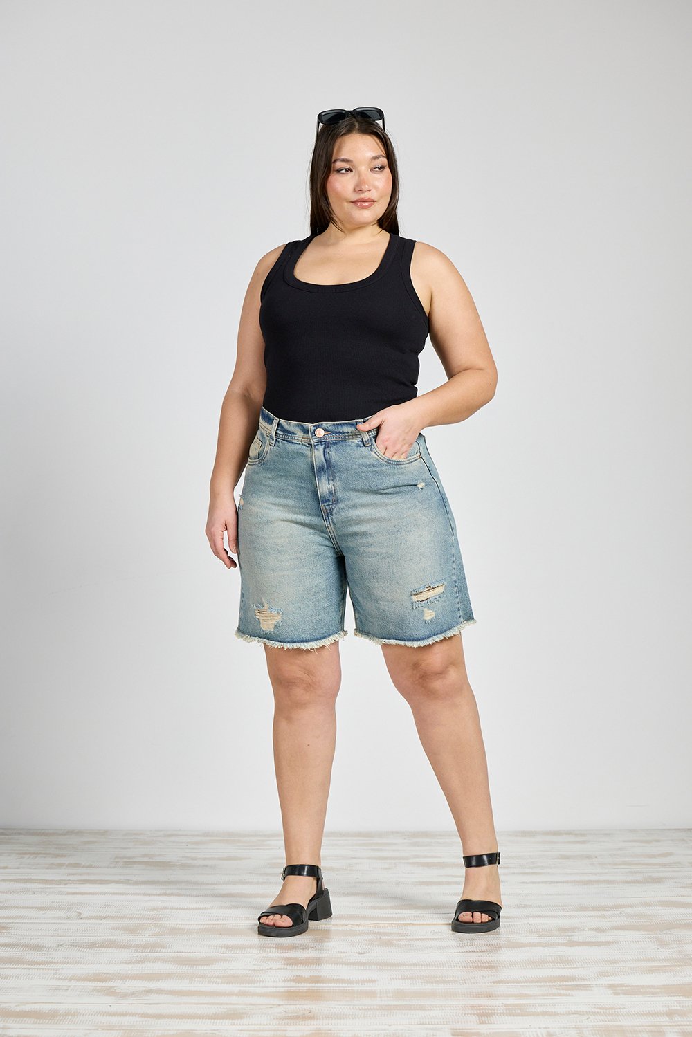 ART. M-562 | SHORT MOM FIT MATIZADO ROTURAS RÍGIDO
