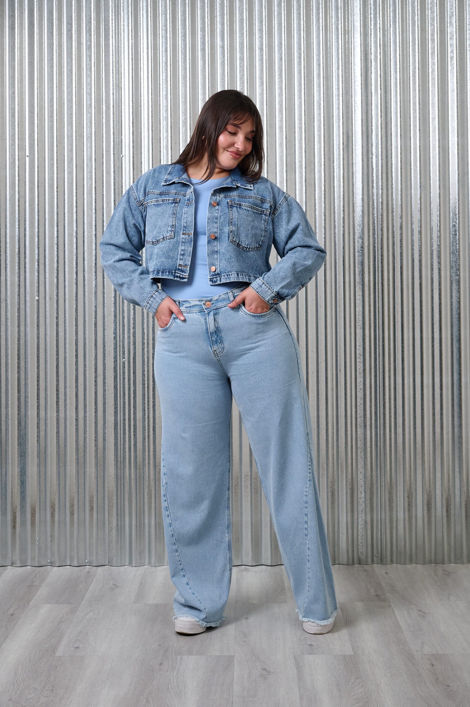 ART. 878 | WIDE LEG CELESTE CON RECORTE DEFLECADO RÍGIDO