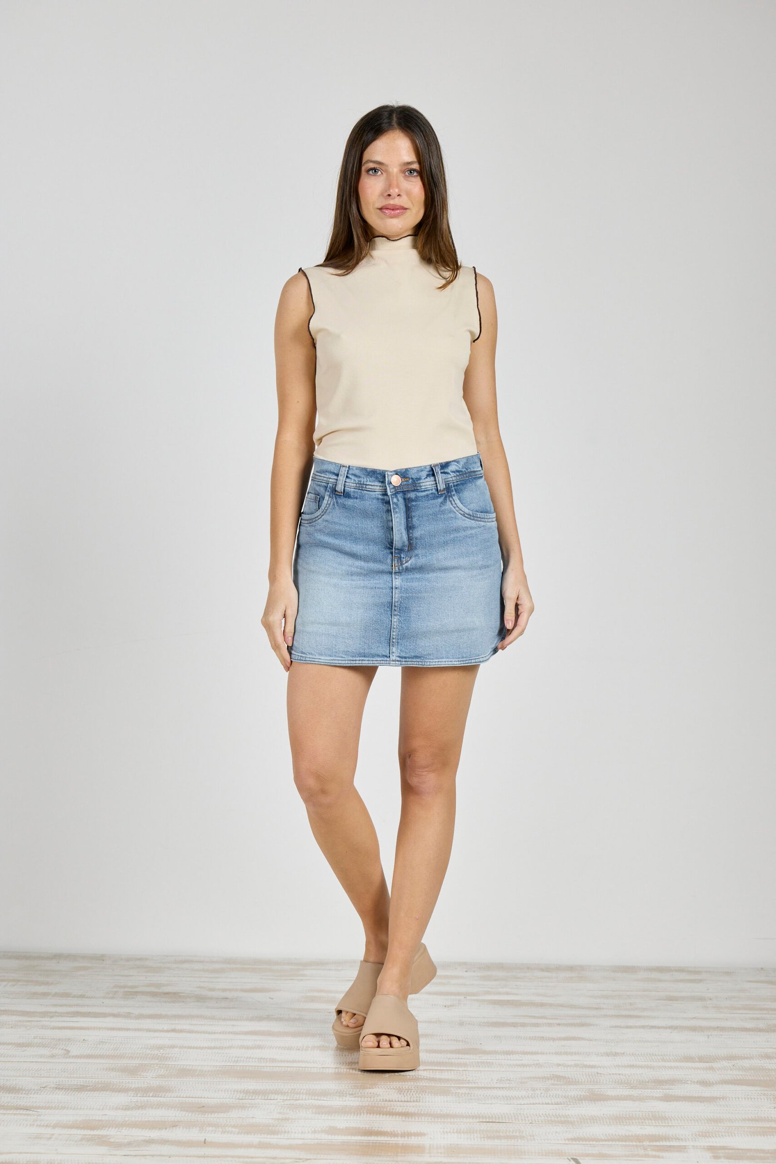 ART. C-110 | SHORT POLLERA CELESTE ELASTIZADO
