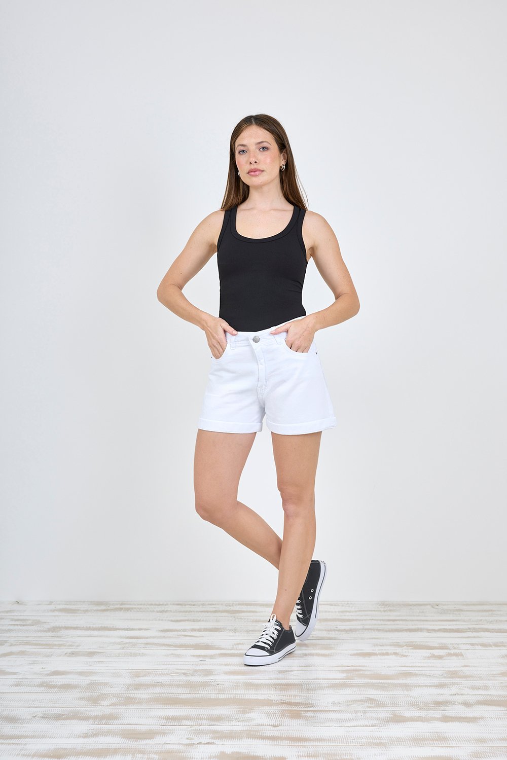 ART. C-121 | SHORT BLANCO CLÁSICO CON DOBLES RÍGIDO