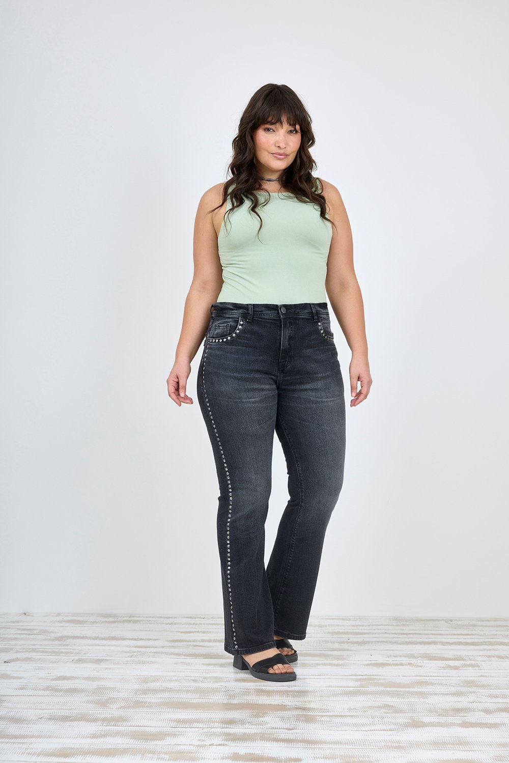 ART. 889 | SEMI OXFORD NEGRO HUMO TACHA LATERAL ELASTIZADO